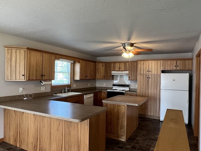 330 Centerpoint Dr, Bourbonnais, IL 60914 - kitchen featuring white appliances, under cabinet range hood, a sink, a ceiling fan, and a peninsula