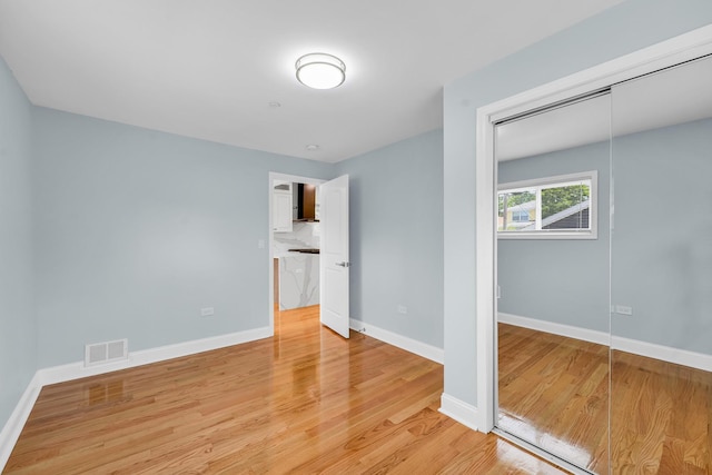 1115 N Taylor Ave, Oak Park, IL 60302 - unfurnished bedroom featuring light wood-style floors, a closet, and baseboards