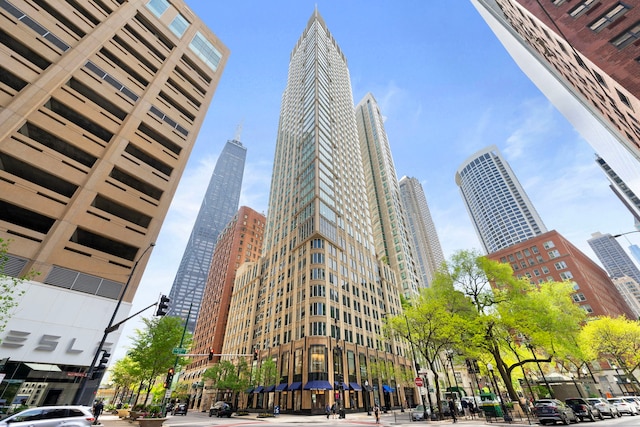 view of property featuring a skyline view