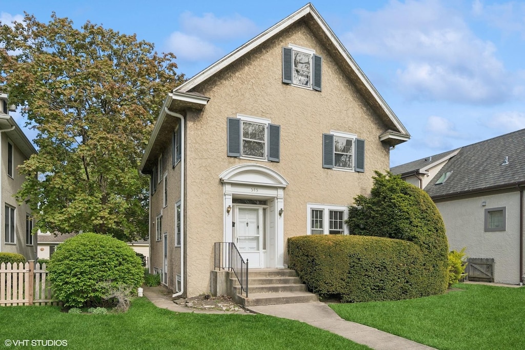 545 Exmoor Rd, Kenilworth, IL 60043 - view of front facade with stucco siding