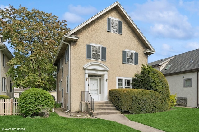 545 Exmoor Rd, Kenilworth, IL 60043 - view of front facade with stucco siding