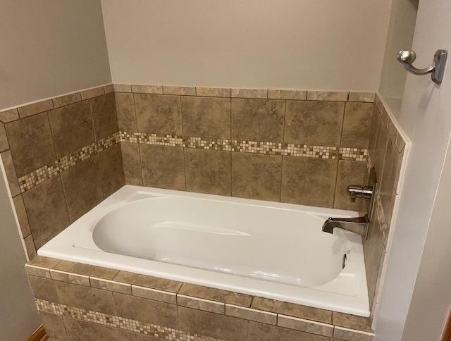 20827 W Torrey Pines Ln, Plainfield, IL 60544 - bathroom featuring a garden tub