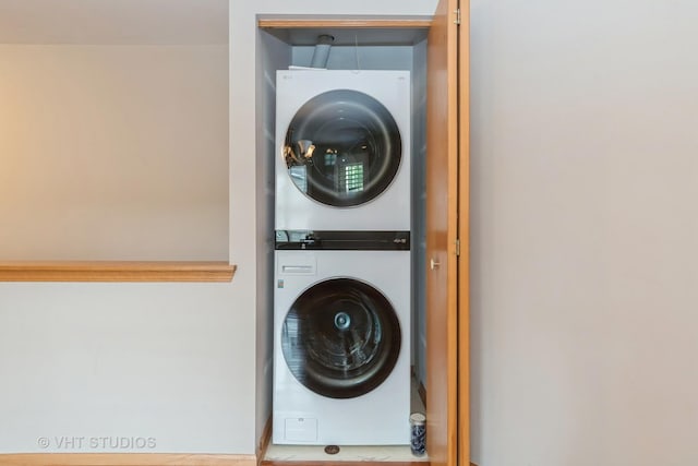 20827 W Torrey Pines Ln, Plainfield, IL 60544 - washroom featuring stacked washing machine and dryer