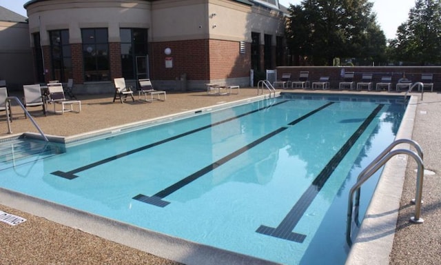 20827 W Torrey Pines Ln, Plainfield, IL 60544 - community pool with a patio area