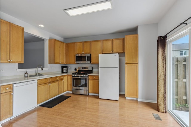 2007 S Kristina Ln, Round Lake, IL 60073 - kitchen with stainless steel appliances, a sink, light wood-type flooring, light countertops, and recessed lighting