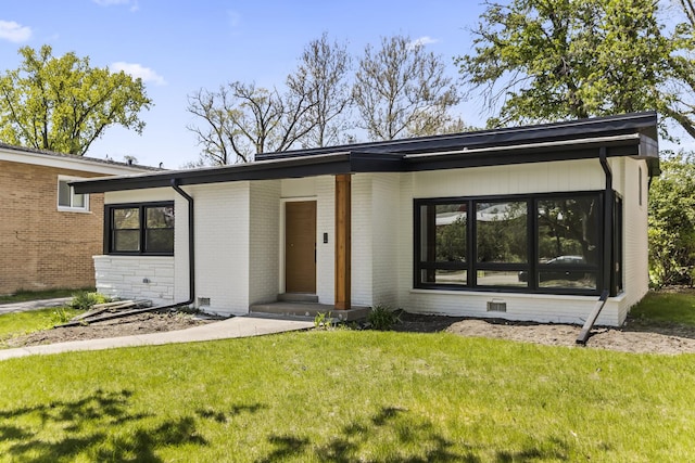 319 Kilpatrick Ave, Wilmette, IL 60091 - mid-century inspired home featuring a front yard and brick siding
