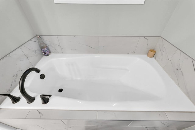 7 Connor Ct, Monticello, IL 61856 - bathroom with a bathtub
