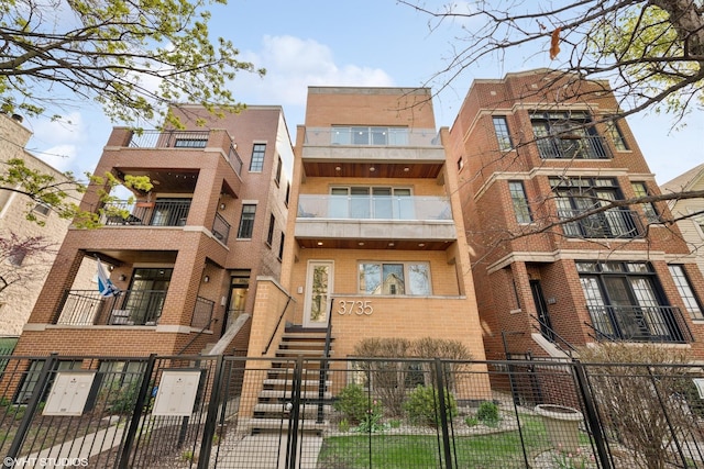 3735 N Clifton Ave Unit 3, Chicago, IL 60613 - view of apartment building / complex with a fenced front yard