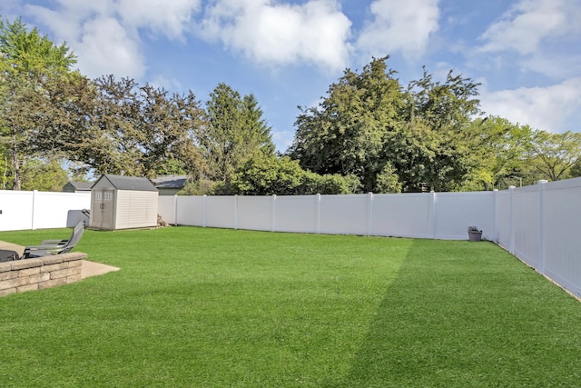 view of yard featuring a storage unit and an outdoor structure