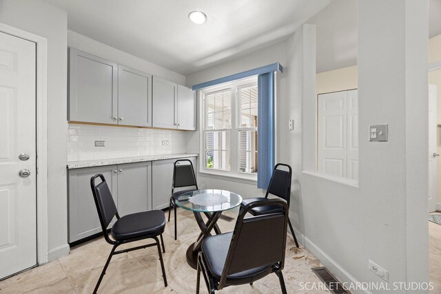 105 Concord Ln, Carol Stream, IL 60188 - office space with baseboards