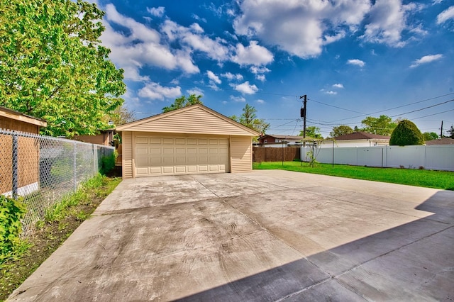 7906 Churchill St, Morton Grove, IL 60053 - detached garage with fence