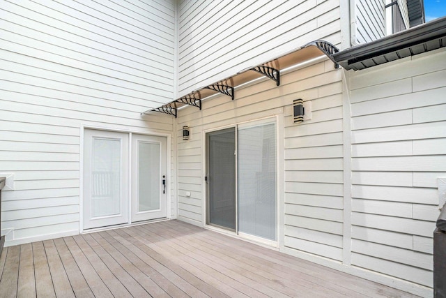 939 N Massasoit Ave, Chicago, IL 60651 - view of wooden deck