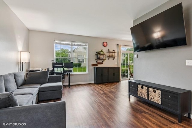 190 Birch Ln, Saint Charles, IL 60175 - living area featuring wood finished floors