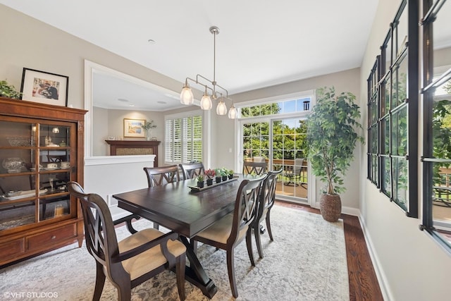 716 Kingsbrook Gln, Glen Ellyn, IL 60137 - dining area featuring wood finished floors and baseboards