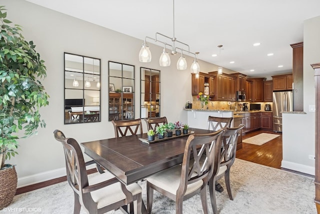 716 Kingsbrook Gln, Glen Ellyn, IL 60137 - dining room with dark wood-type flooring, recessed lighting, and baseboards