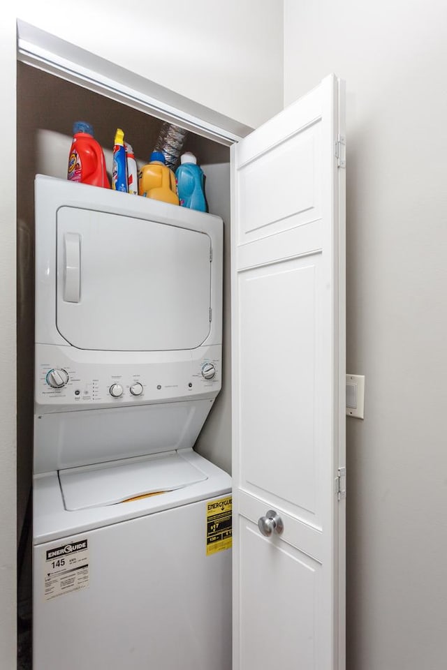 916 N Wood St Unit 3, Chicago, IL 60622 - washroom with stacked washer / drying machine