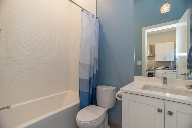 bathroom featuring tasteful backsplash, toilet, shower / bath combo with shower curtain, and vanity