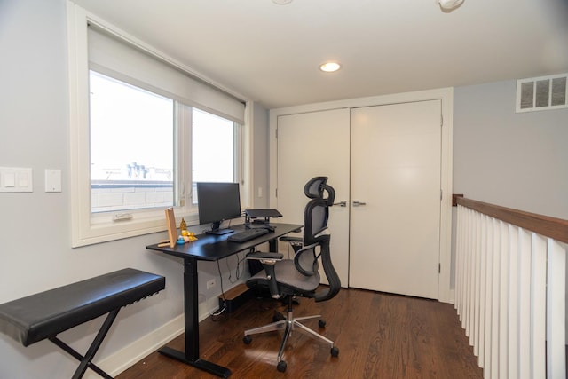 home office with dark wood-type flooring, recessed lighting, and baseboards