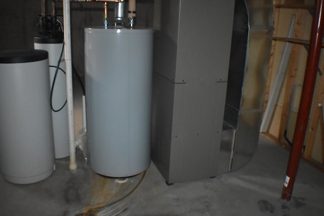 1925 W Mesa Dr Unit 1, Freeport, IL 61032 - utility room featuring gas water heater and heating unit