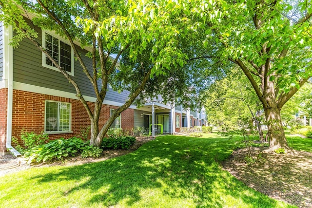 2442 Charleston Dr Unit 5, Schaumburg, IL 60193 - view of grassy yard