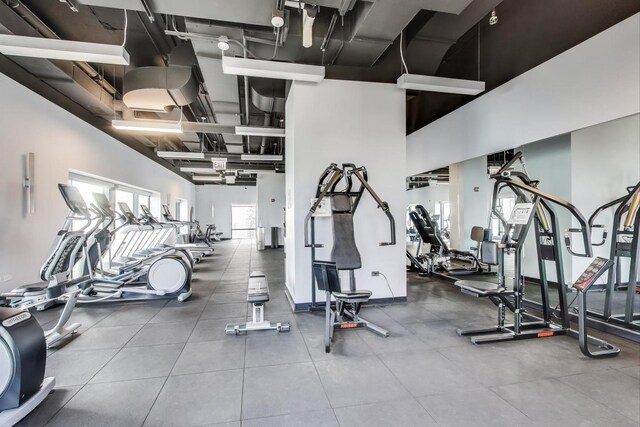 1160 S Michigan Ave Unit 1503, Chicago, IL 60605 - gym with a towering ceiling