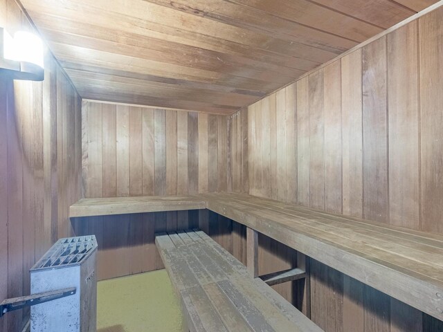 850 Des Plaines Ave Unit 207, Forest Park, IL 60130 - relaxing sauna with wooden ceiling and wood walls