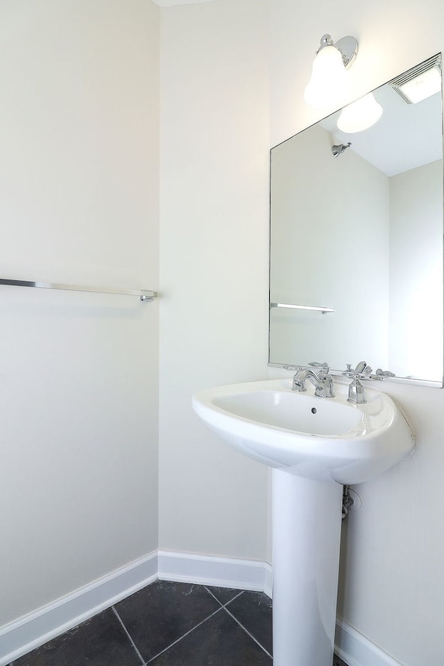 1600 S Prairie Ave Unit 810, Chicago, IL 60616 - bathroom featuring tile patterned flooring, baseboards, and a sink