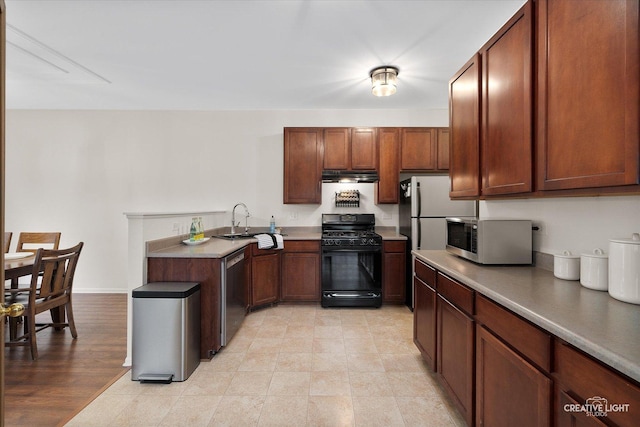 239 Nicole Dr Unit A, South Elgin, IL 60177 - kitchen featuring stainless steel appliances, a sink, under cabinet range hood, a peninsula, and light countertops