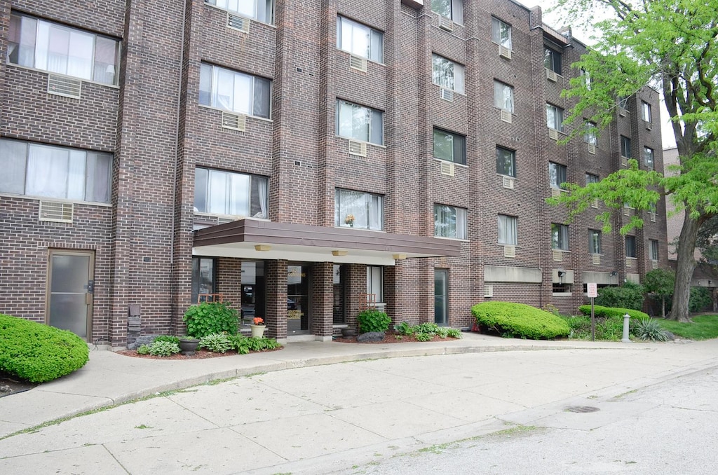 4624 N Commons Dr Unit 306E, Chicago, IL 60656 - view of building exterior