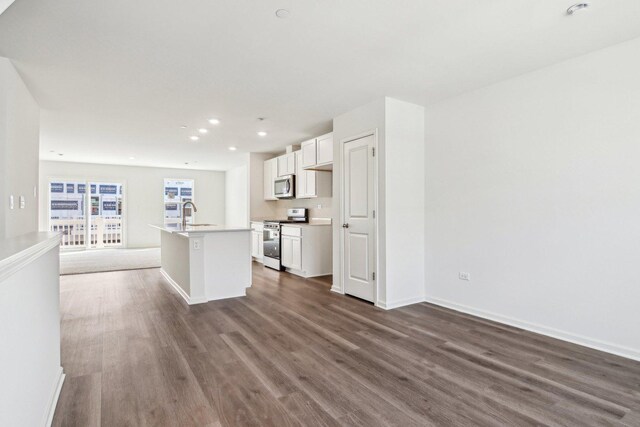 6335 Ulster Dr, Tinley Park, IL 60477 - kitchen featuring appliances with stainless steel finishes, a sink, dark wood-style flooring, an island with sink, and recessed lighting