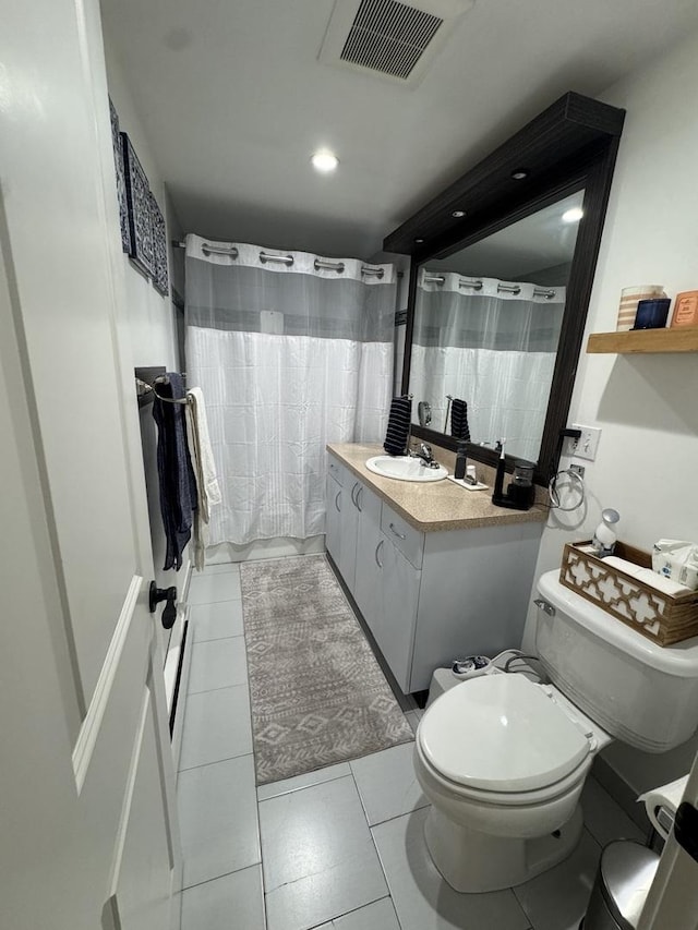 full bathroom featuring toilet, tile patterned floors, a shower with shower curtain, recessed lighting, and vanity