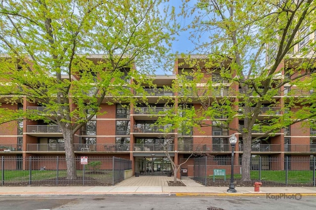 3021 S Michigan Ave Unit 102, Chicago, IL 60616 - view of apartment building / complex featuring fence