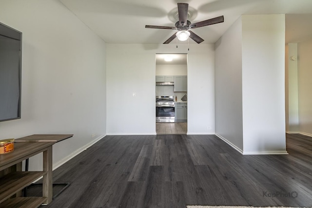 3021 S Michigan Ave Unit 102, Chicago, IL 60616 - interior space with ceiling fan, dark wood-style flooring, and baseboards