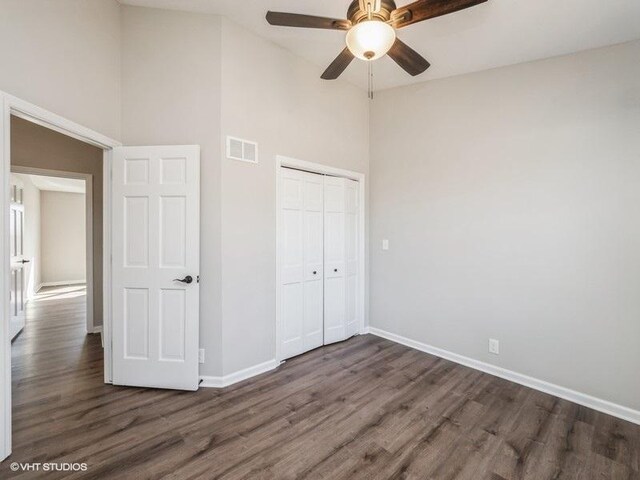 35491 N Kenneth Dr, Lake Villa, IL 60046 - unfurnished bedroom featuring dark wood finished floors, baseboards, high vaulted ceiling, a closet, and ceiling fan