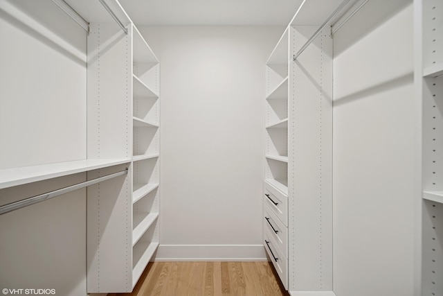 965 E 62nd St Unit 1, Chicago, IL 60637 - walk in closet featuring light wood-style flooring