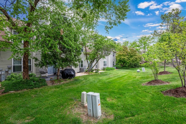 1357 Coldspring Rd, Carol Stream, IL 60188 - view of green lawn