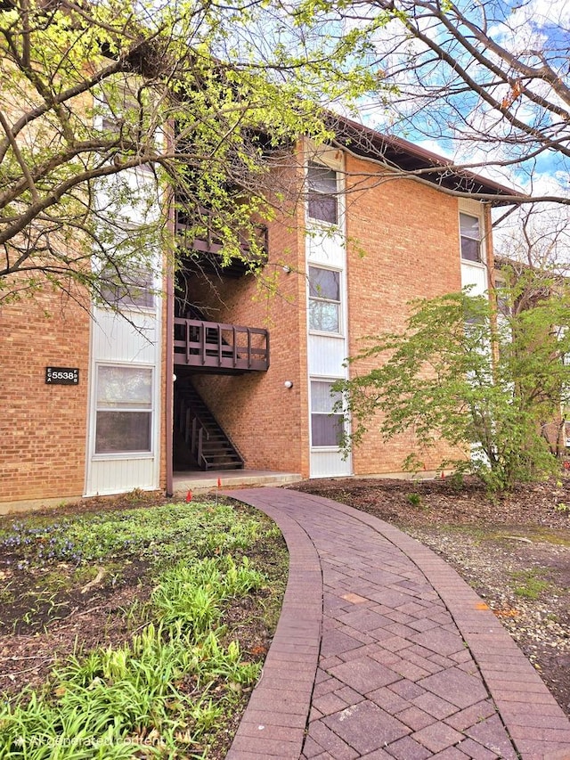 5538 E Lake Dr Unit A, Lisle, IL 60532 - view of property with stairway