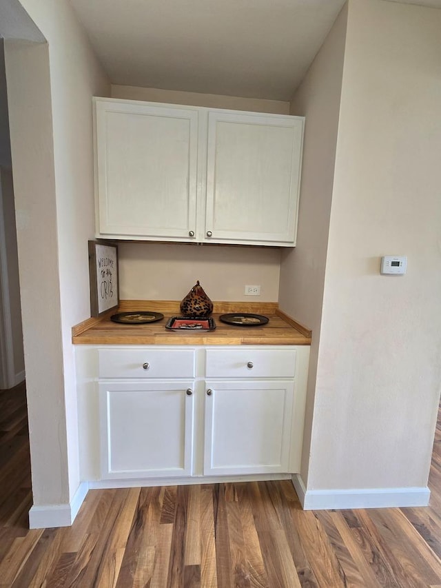 5538 E Lake Dr Unit A, Lisle, IL 60532 - detailed view of baseboards and wood finished floors