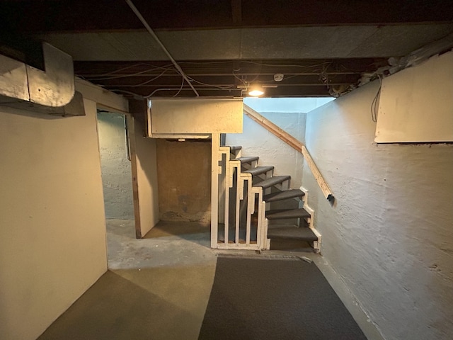 650 Enterprise St, Elgin, IL 60120 - unfinished basement with stairs