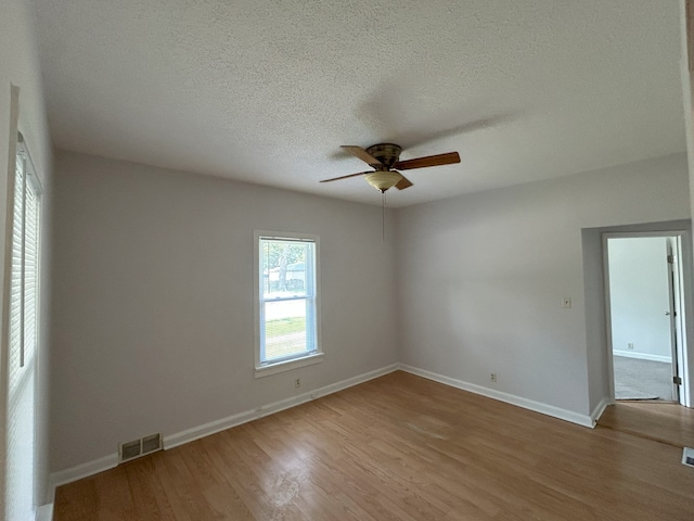 650 Enterprise St, Elgin, IL 60120 - spare room with a ceiling fan, light wood-style flooring, a textured ceiling, and baseboards