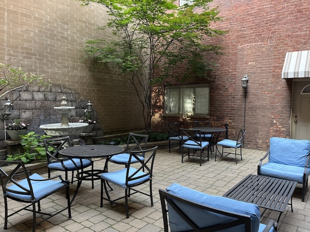 818 N Dearborn St Unit 1R, Chicago, IL 60610 - view of patio featuring outdoor dining area and an outdoor living space
