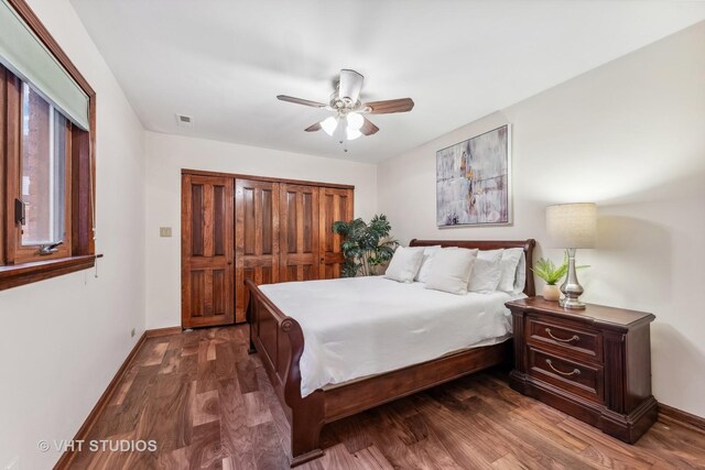 818 N Dearborn St Unit 1R, Chicago, IL 60610 - bedroom featuring dark wood-style floors, baseboards, and ceiling fan