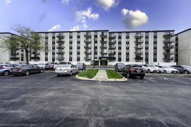 9737 N Fox Glen Dr Unit 4A, Niles, IL 60714 - view of apartment building / complex featuring uncovered parking
