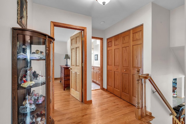 851 Munroe Cir, Des Plaines, IL 60016 - corridor featuring light wood-style floors and an upstairs landing