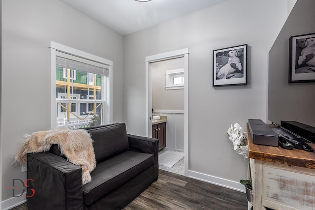 7 Pelican, Ottawa, IL 61350 - sitting room with dark wood finished floors and baseboards