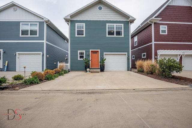 7 Pelican, Ottawa, IL 61350 - traditional-style home with concrete driveway and a garage