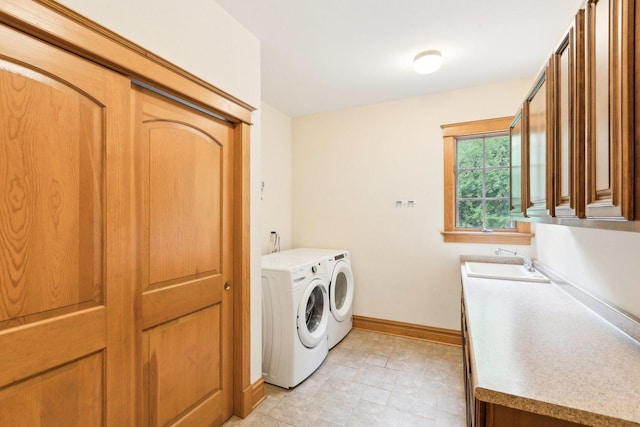 557 Signal Hill Rd, North Barrington, IL 60010 - laundry area featuring independent washer and dryer, cabinet space, and baseboards