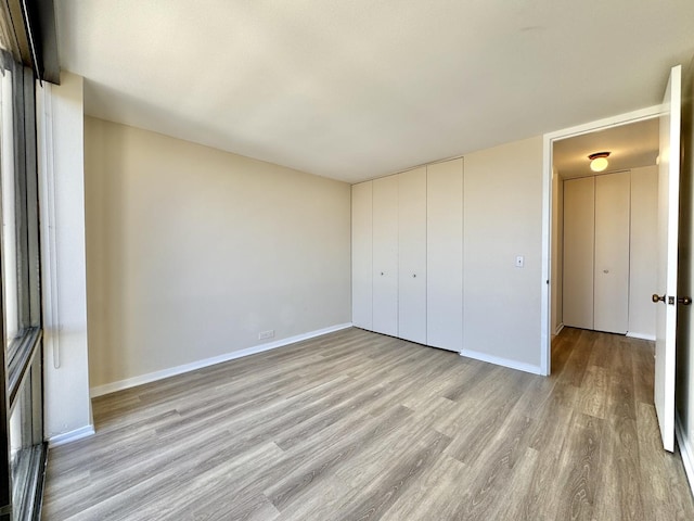2650 N Lakeview Ave Unit 3505, Chicago, IL 60614 - unfurnished bedroom featuring light wood-style floors, baseboards, and a closet