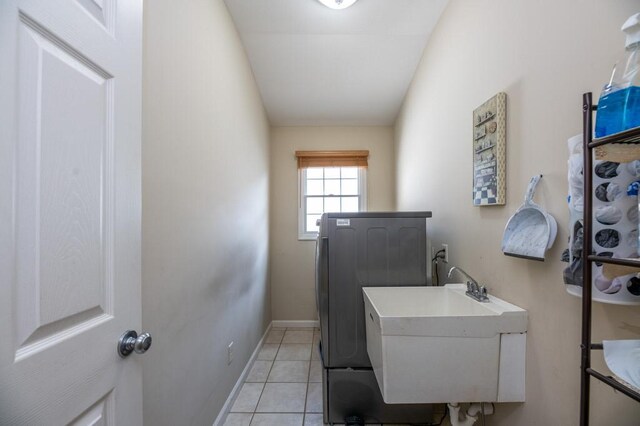 72 Astoria Way, Bloomington, IL 61704 - washroom with light tile patterned flooring, baseboards, and washer / clothes dryer