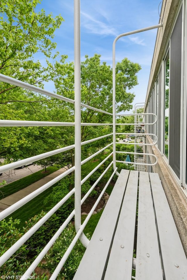2525 Wellington Ct Unit 307, Evanston, IL 60201 - view of balcony